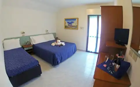 Laura - 1