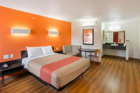 Motel 6 Grand Prairie, TX - Near Six Flags Drive - 3