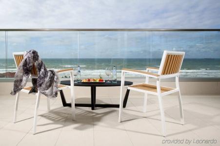 West All Suites - 24