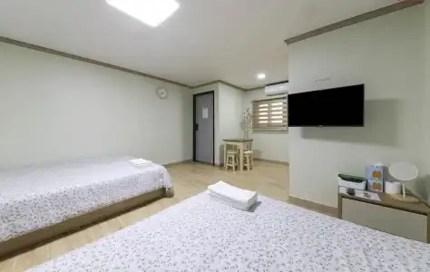 Seoul Station R Guesthouse - 98