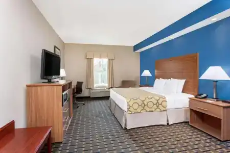 Baymont by Wyndham Jacksonville/Butler Blvd - 13