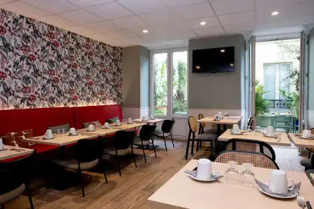Hôtel Kyriad Paris 10 — Canal Saint Martin-République - 25