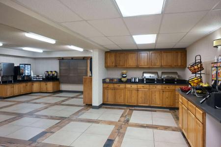 Days Inn & Suites by Wyndham Bozeman - 16