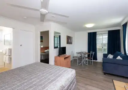 Riviera on Ruthven Motel - 45