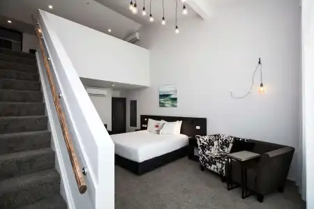 The Metrotel Motel - 21