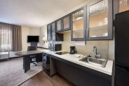 Sonesta Simply Suites Garden Grove Anaheim - 42