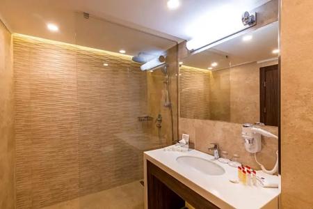Ramada & Suites by Wyndham - 80