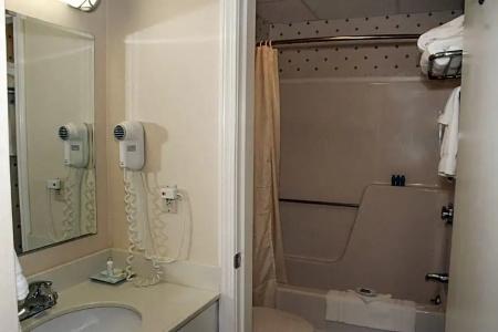 Flagship Inn and Suites - 14