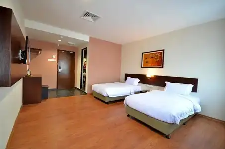 906 Riverside - 45