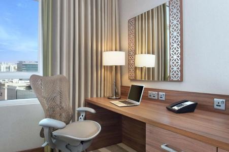 Hilton Garden Inn Dubai Al Muraqabat - Deira - 26