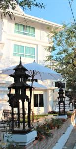 White Boutique and Spa - 17