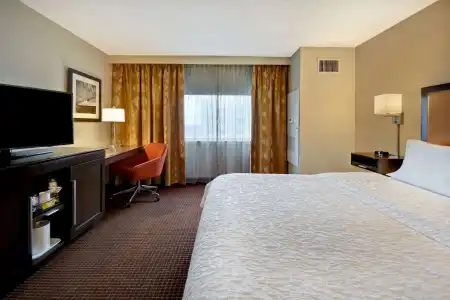 Hampton Inn NY-JFK - 3