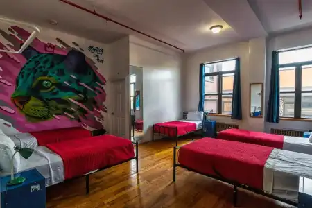NY Moore Hostel - 36