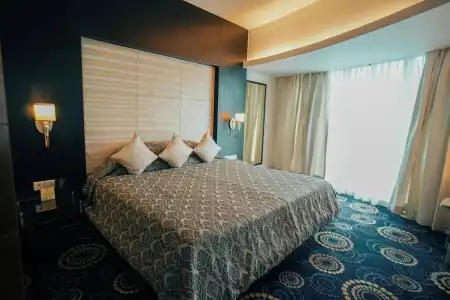 Peninsula Grand - 69