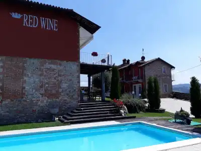 Red Wine Camere - 16