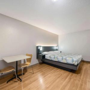 Studio 6 Laredo, TX - North I-35 - 44