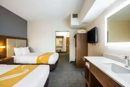 Quality Suites Lansing West - 29