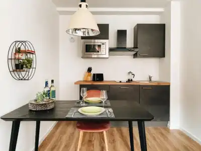 Melter & Apartments - a Neighborhood - 10