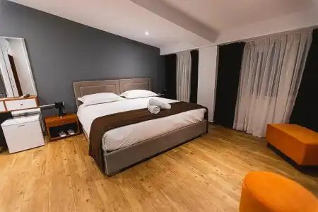 Olivar Tirana - 70