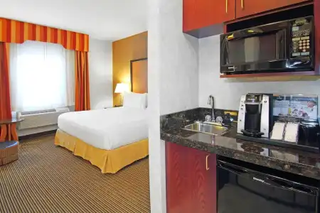 Holiday Inn Express & Suites Calgary S-Macleod Trail S by IHG - 41