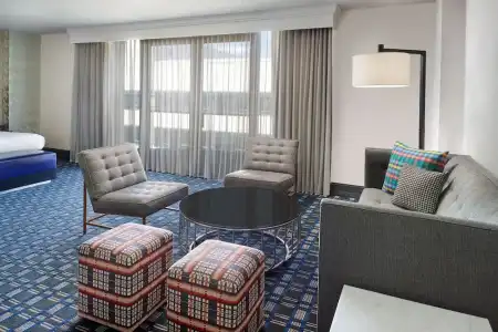 Courtyard by Marriott Arlington Crystal City/Reagan National - 48