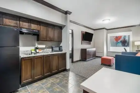 Hawthorn Suites by Wyndham Lubbock - 55