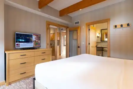 Moose And Suites - 100