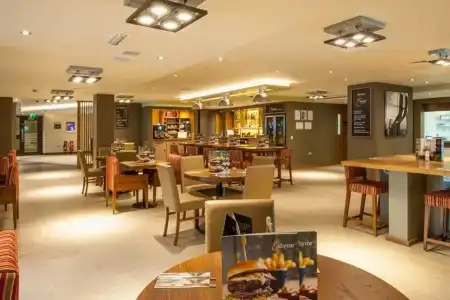 Premier Inn London Hendon - The Hyde - 17