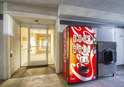 Hampton Inn Fresno Airport - 12