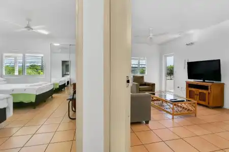 Cairns Reef Apartments & Motel - 43