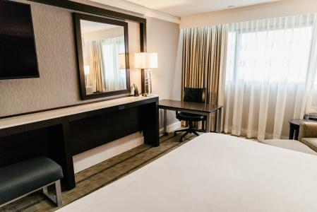 Crowne Plaza Knoxville Downtown University by IHG - 6