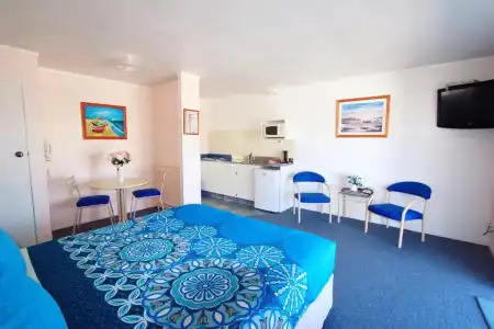 Golden Glow Motel - 23