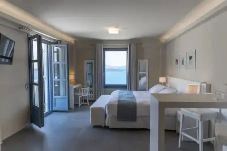 Acroterra Rosa Luxury Suites & Spa - 3