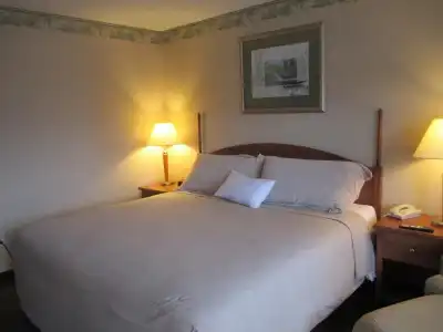 Flagship Inn and Suites - 4
