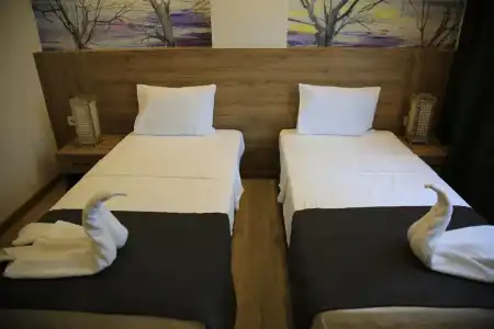 Golden World Suite - 8