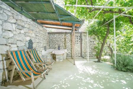 Garden Apartment - 90