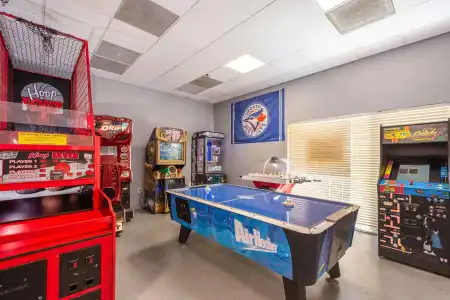 Clarion Inn & Suites Central Clearwater Beach - 26