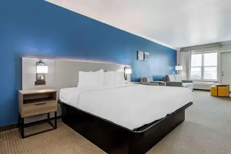 Comfort Inn & Suites Galveston Central Island near Pier - 49