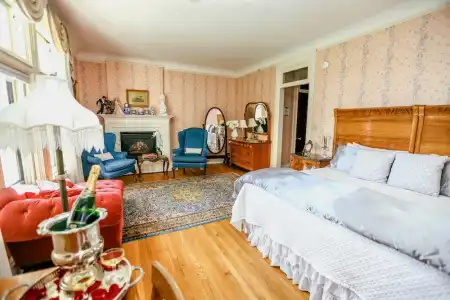 Wilburton Inn - 76