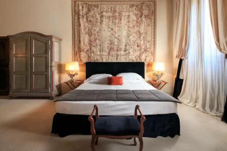 J and J Historic House - 42