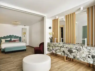 Cresanto Luxury Suites - 2