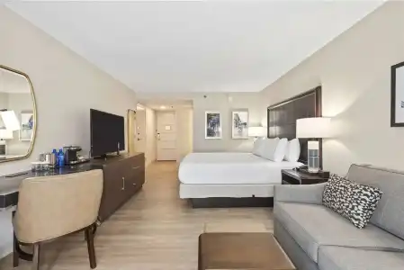 DoubleTree by Hilton Columbus - 53