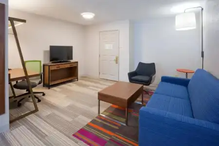 Holiday Inn Express & Suites Minneapolis – West End by IHG - 49
