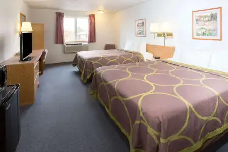Super 8 Redmond - 1