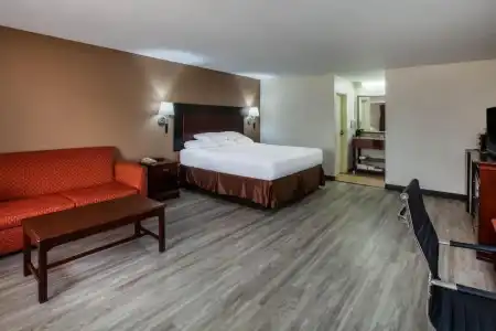 Days Inn & Suites by Wyndham Tyler - 34