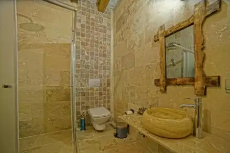 Risus Cave Suites - 36