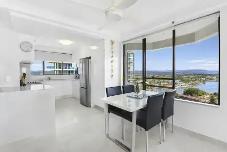 Surfers Century Oceanside Apartments - 221