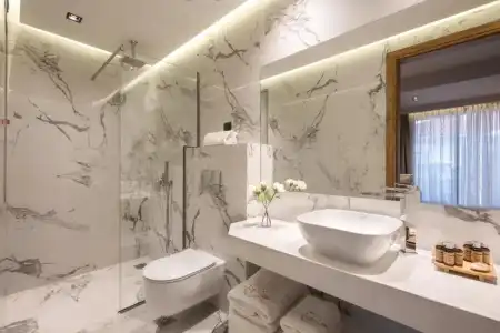 Emily's Luxury Suites - 3