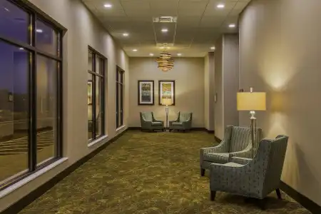 Hampton Inn & Suites Bend - 11