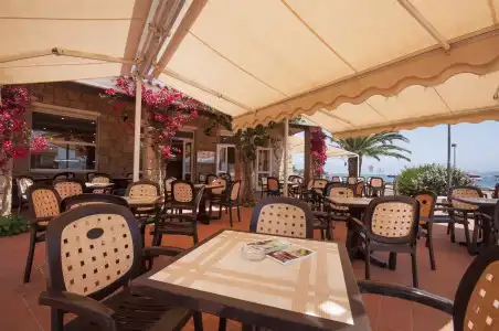Blu Laconia Village - 14